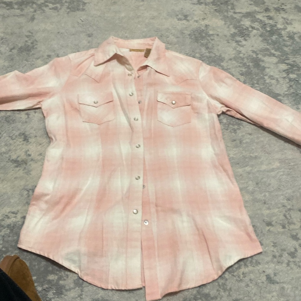Wrangler women’s pink button up